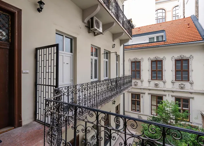 Mingle Space * بودابست